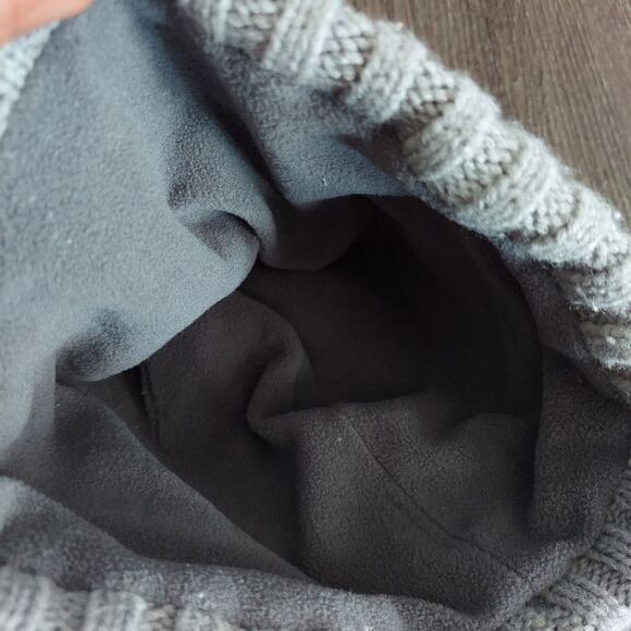 Under Armour Cable Knit Women's Beanie Hat Cap Fleece Lined Gray Winter - Picture 5 of 5